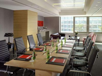 Swissotel Buyuk Efes, Izmir - Eventi, meeting e ricevimenti esclusivi nel cuore di Izmir, Turchia: vedi i servizi del 5 stelle L Swissotel Buyuk Efes, con 19 sale meeting, ristoranti e una spa di oltre 5000 m2.