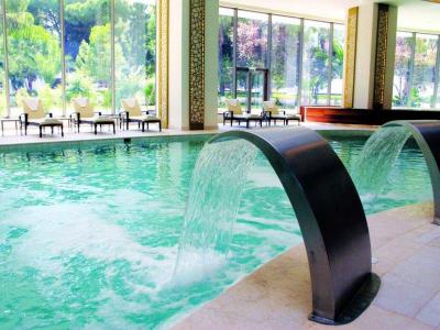 Swissotel Buyuk Efes, Izmir - Eventi, meeting e ricevimenti esclusivi nel cuore di Izmir, Turchia: vedi i servizi del 5 stelle L Swissotel Buyuk Efes, con 19 sale meeting, ristoranti e una spa di oltre 5000 m2.