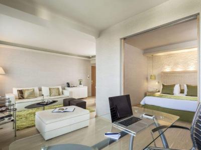 Radisson Blu Park Hotel Athens - Location nel cuore di Atene con sale congressi fino a 350 persone. Scopri le offerte del Radisson Blu Park Hotel Athens