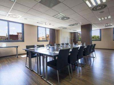 Hotel 4 Barcelona - Hotel 4 Barcelona,  nel distretto tecnologico di Barcellona 22@, fronte spiaggia e a pochi minuti dal centro congressi CCIB,  4 sale meeting fino a 100 persone