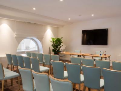 Turin Palace Hotel - Le sale meeting del Turin Palace Hotel e la Terrazza per ricevimenti e riunioni informali: scopri tutti i servizi e contattaci per un preventivo gratuito.