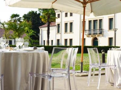 Villa Ottoboni Centro Congressi - Il centro congressi con 7 sale meeting modulari,  20.000 mq. di giardino: vedi tutti i servizi e contattaci per un preventivo gratuito !