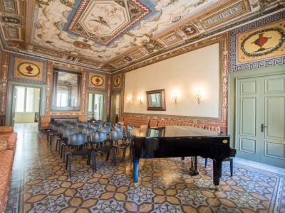Palazzo Pesce - Elegante ed esclusiva dimora Palazzo Pesce è cornice di fascino per eventi, ricevimenti e meeting a Bari. Contattaci per un preventivo gratuito.