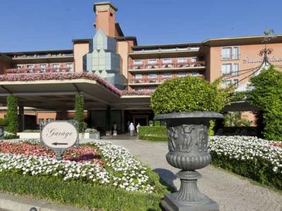 Grand Hotel Dino - Sul lago Maggiore un moderno ed attrezzato centro congressi con 36 sale da 10 a 1200 persone: le sale meeting, i servizi e i contatti.