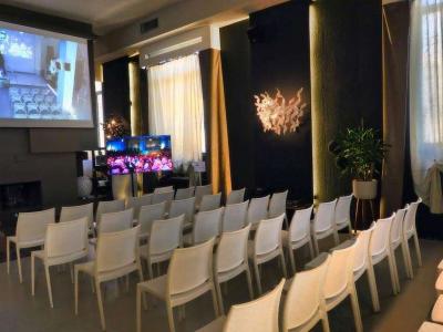 10 Watt Milano - Location polifunzionale per meeting, eventi, team building, presentazioni. Un'area modulare e polifunzionale per ogni esigenza. Contattaci per un preventivo.