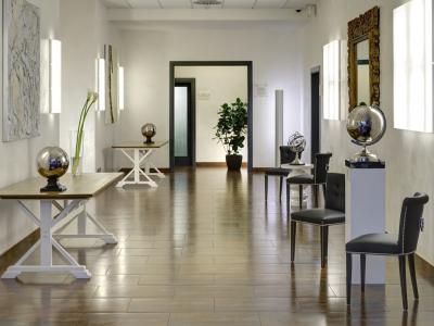 Grand Hotel Mediterraneo  - Centro Congressi Globo - Il moderno centro congressi modulare accoglie dal piccolo al grande meeting, 327 camere, 3 ristoranti a pochi passi dal centro. Contattaci per un preventivo gratuito.