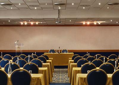 Grand Hotel Mediterraneo  - Centro Congressi Globo - Il moderno centro congressi modulare accoglie dal piccolo al grande meeting, 327 camere, 3 ristoranti a pochi passi dal centro. Contattaci per un preventivo gratuito.