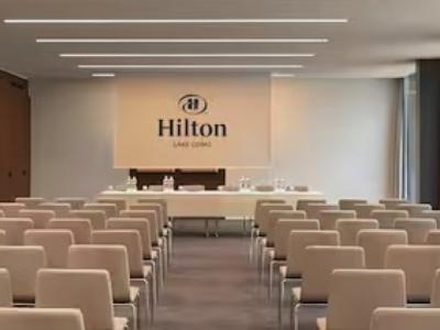 Hilton Lake Como - Sul lago di Como elegante hotel con 6 sale meeting, terrazza, SPA, 170 moderne camere per meeting, eventi e ricevimenti. Contattaci per un preventivo.