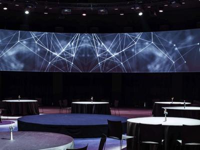 Quark Hotel Milano - Il nuovo punto di riferimento di Milano  per congressi ed eventi grazie ai suoi 6.200 mq. di spazi congressuali: sala plenaria fino a 1500 persone, anfiteatro da 800 persone e 42 sale modulari.