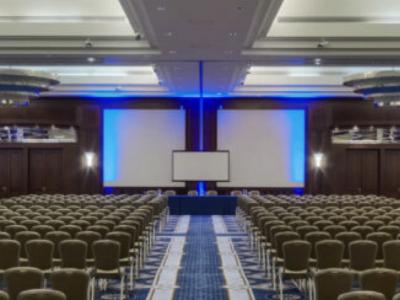 Hilton Molino Stucky - Ambiente cosmopolita, servizi eccellenti, un centro congressi modulare con 12 sale meeting da 40 a 1.000 persone. Contattaci per un preventivo.