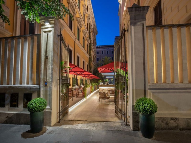 ROSE GARDEN PALACE il giardino