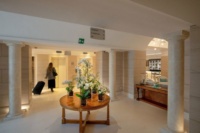 ROSE GARDEN PALACE la lobby