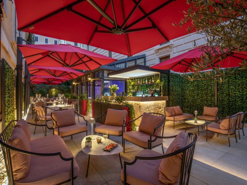 ROSE GARDEN PALACE il giardino