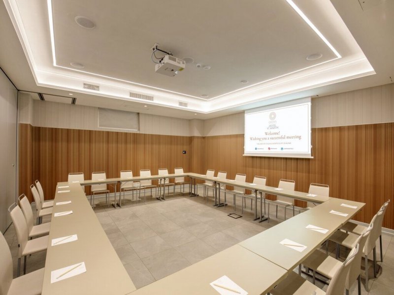 Hotel St.Martin HOTEL ST.MARTIN Sala meeting Repubblica allestimento ferro di cavallo