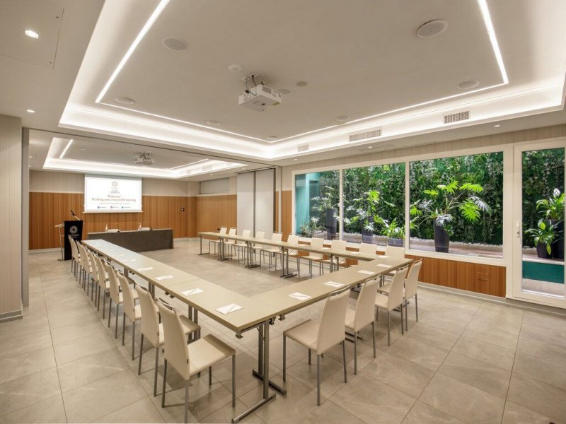 Hotel St.Martin HOTEL ST.MARTIN Sala meeting Indipendenza allestita a ferro di cavallo