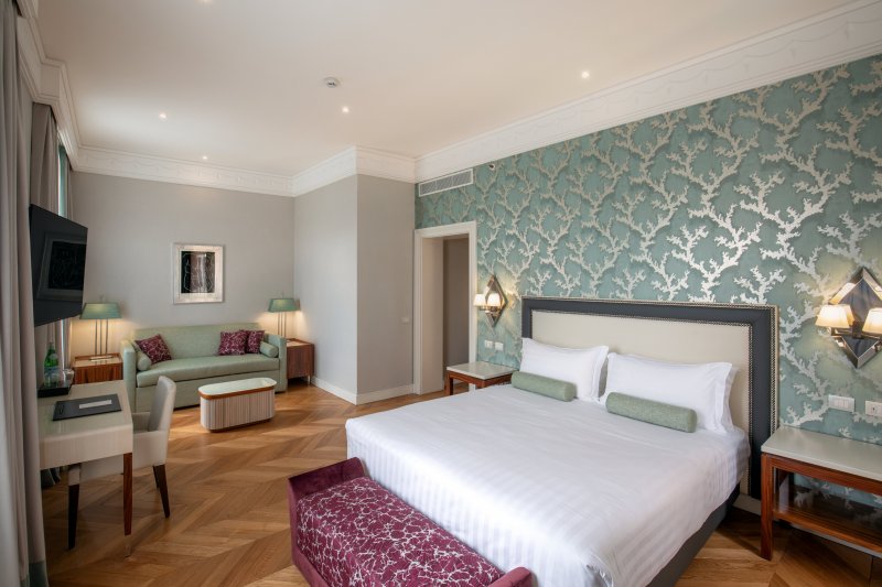 ROSE GARDEN PALACE Corner Junior Suite