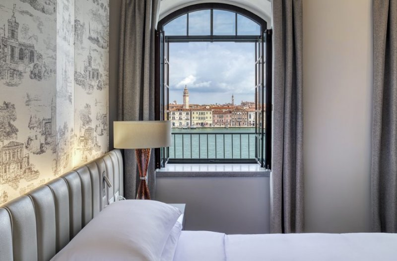 HILTON MOLINO STUCKY 