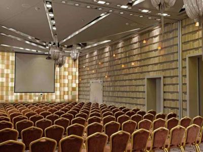 Radisson Blu Park Hotel Athens - Location nel cuore di Atene con sale congressi fino a 350 persone. Scopri le offerte del Radisson Blu Park Hotel Athens