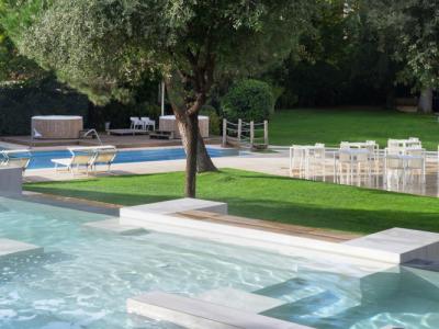 Silva Splendid - Al Silva Splendid il lavoro incontra il benessere: centro congressi, SPA di 4000 mq., parco, piscina esterna e interna.